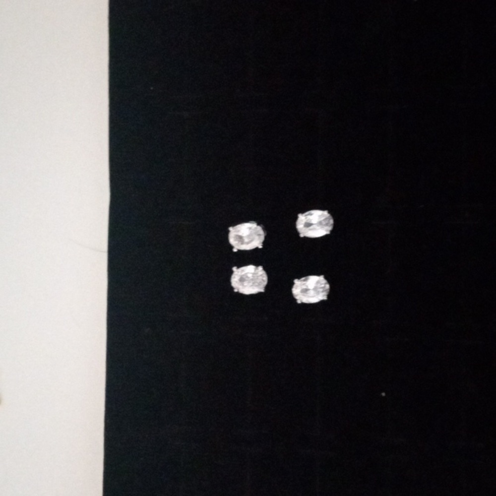 Earrings - Picture 2 of 4